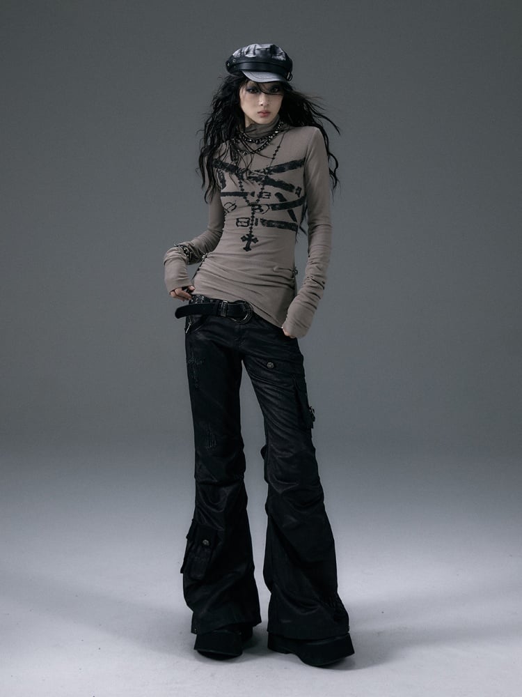 Schwarze Cargohose mit niedriger Taille und schmaler Passform und ausgestelltem Bein