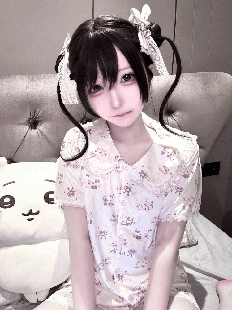 Blouse Print Peter Pan Collar Allover Heart Pockets White Pajamas Kei Set Bunny Jirai + Shorts
