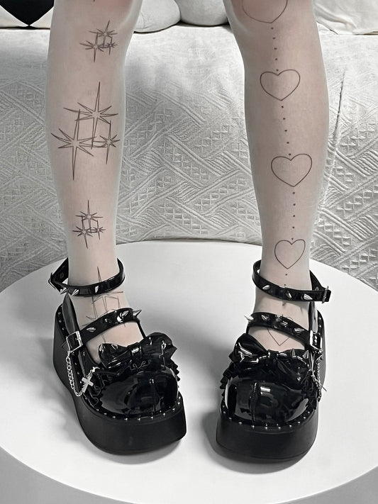 Y2K polierte schwarze Nieten-Schleifenschnallenriemen-Punk-Plateauschuhe
