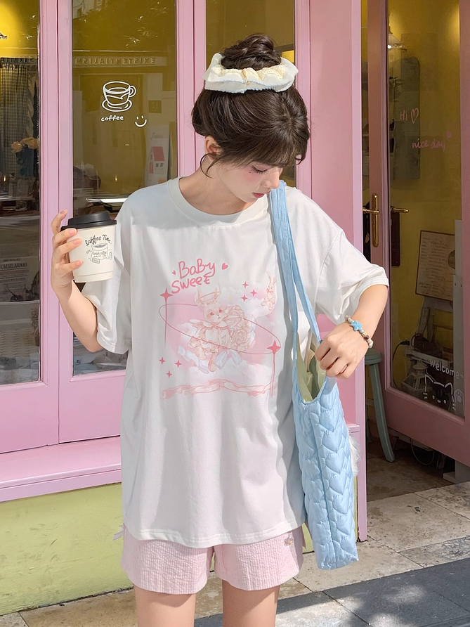 Weißes, lockeres, süßes T-Shirt mit rosa Hasen-Print und Rundhalsausschnitt