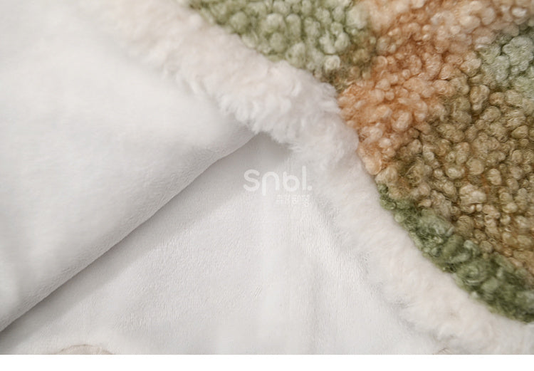 Gilet polaire à carreaux avec détails floraux verts et boutons