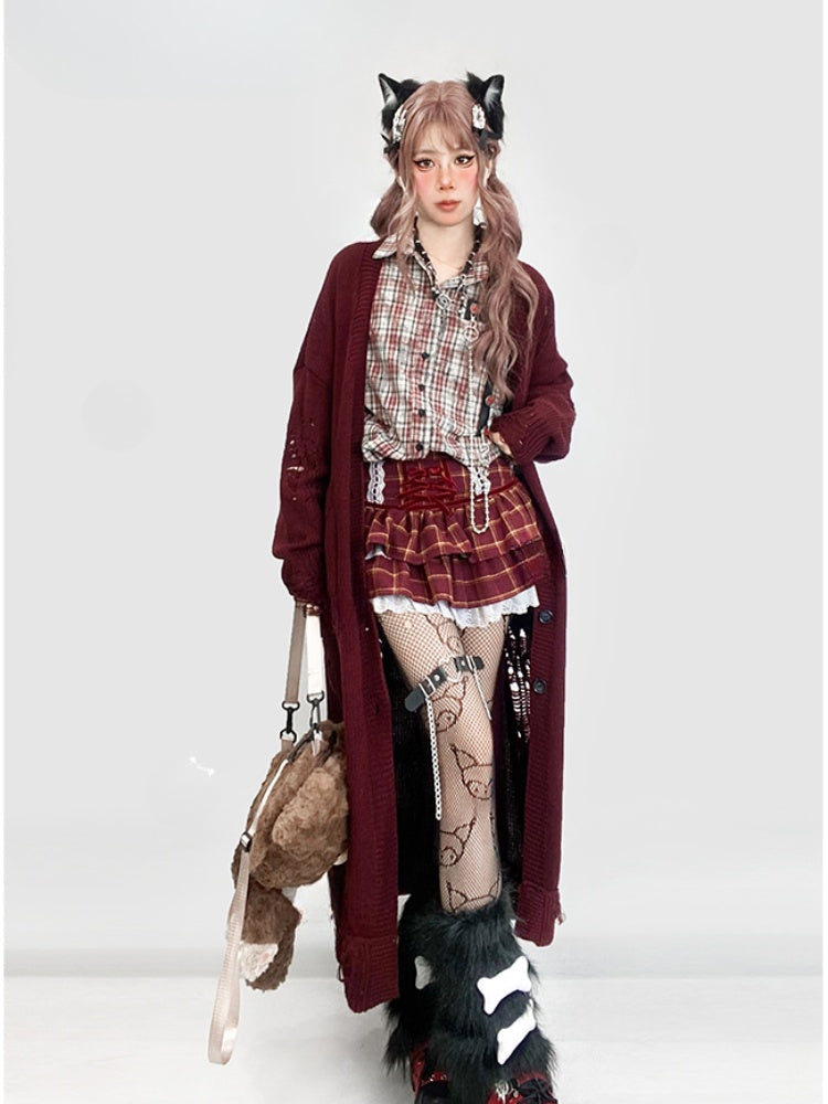 Weinroter, langer Cardigan mit Löchern im Used-Look