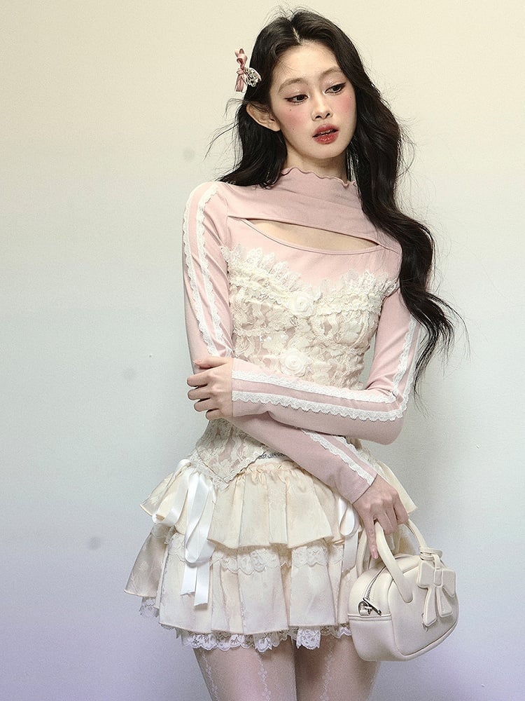 Haut patchwork en dentelle rose avec détails découpés et ornements floraux