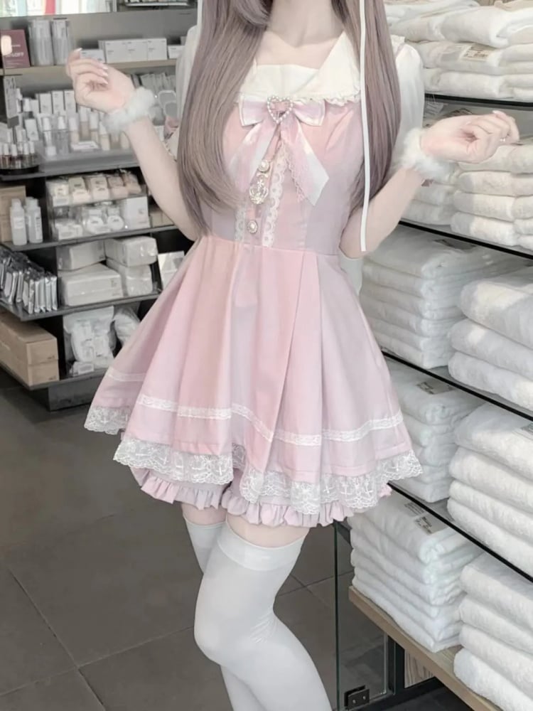 うさぎ耳、セーラーカラードレス、フリルトリム、ショートパンツ、蝶ネクタイ