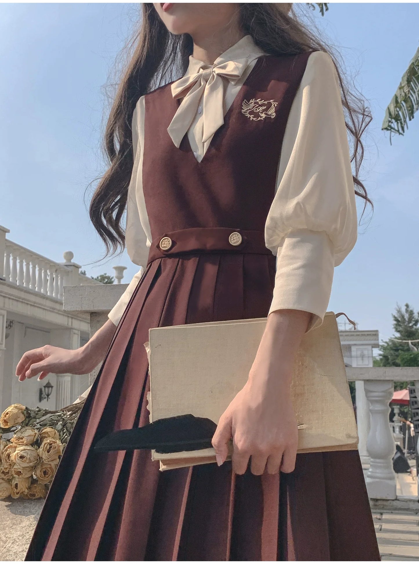 Jupe gilet universitaire en mousseline de soie + style chemise crème accessoires ruban intérieur col en V