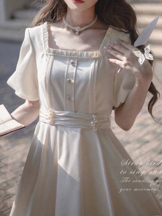 Apricot Satin Perlenkragen + Retro Gürtel Kleid French Square