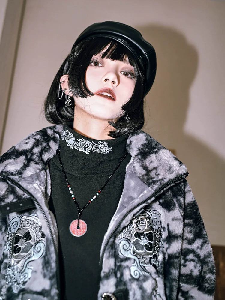 High Base Shirt mit Drachen-Print am Hals