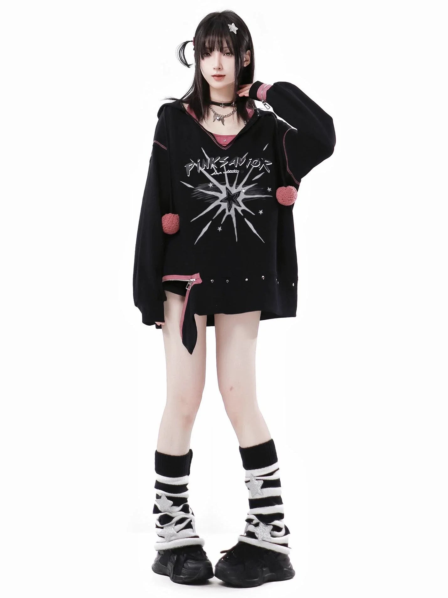 Kapuzenjacke mit Pelzknäuel, Reißverschluss und Schlitz, V-Ausschnitt + Neckholder-Camisole