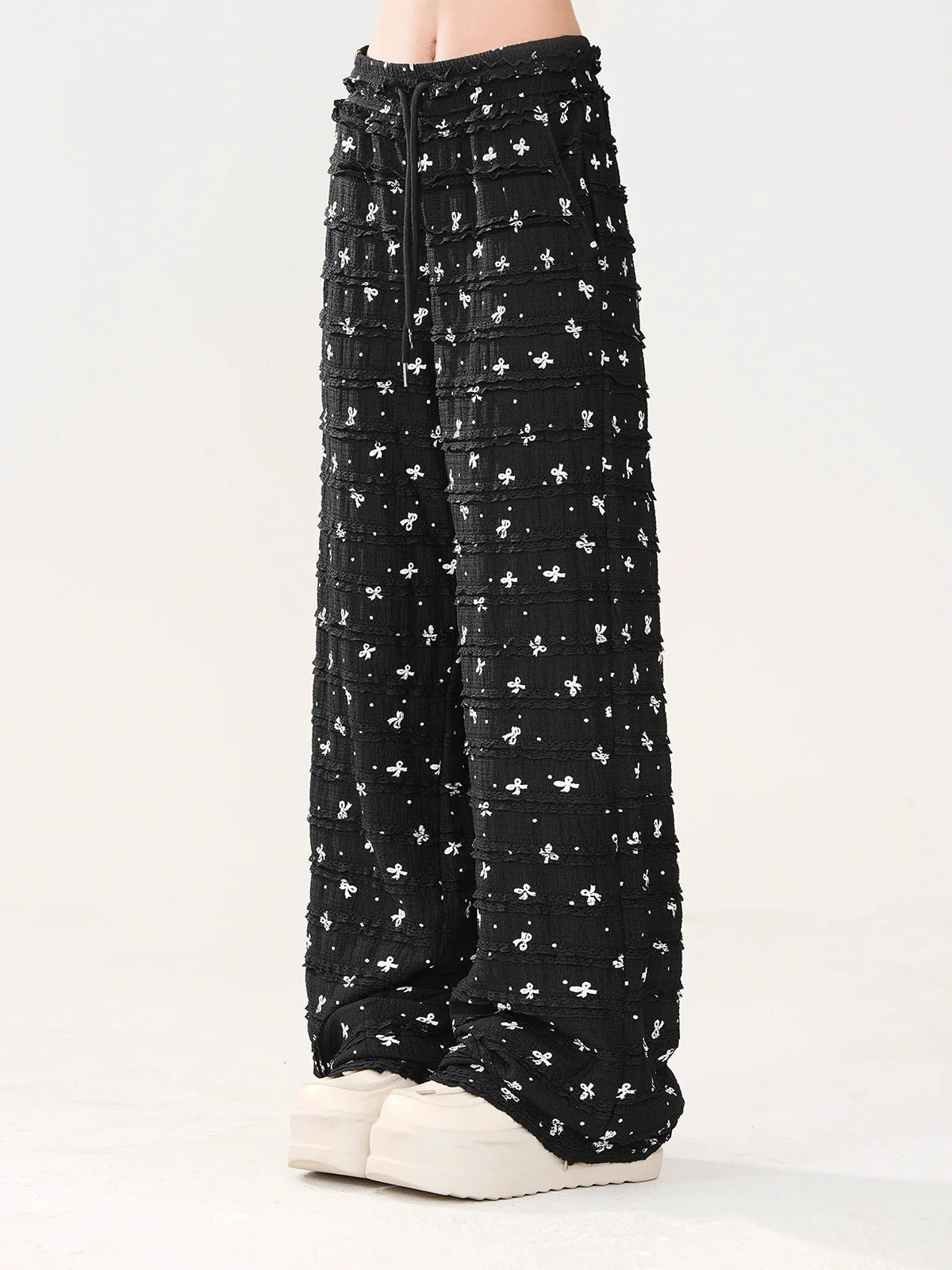 Lockere, coole Freizeithose mit Schleife