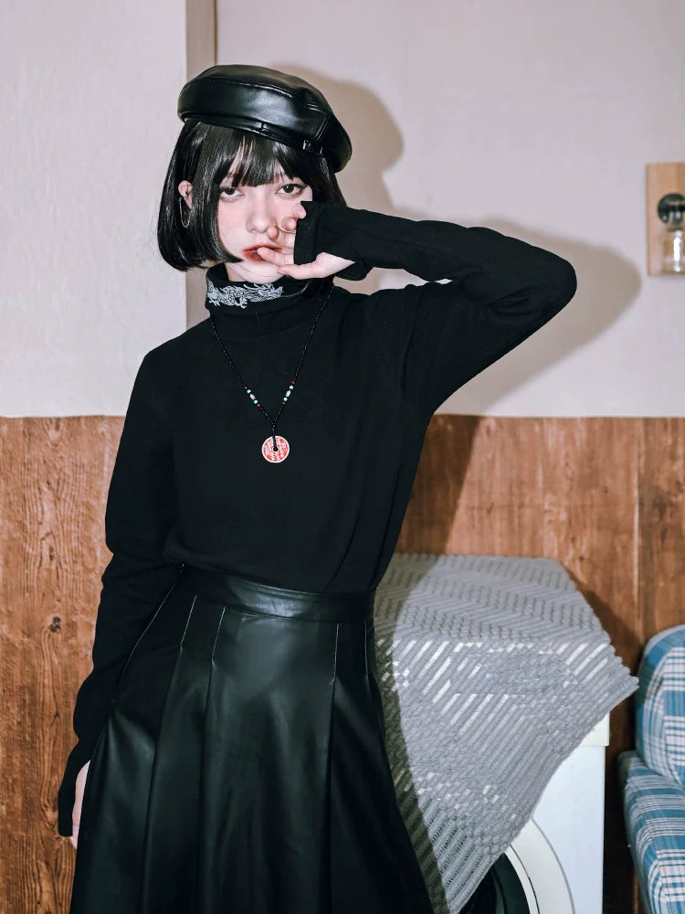 High Base Shirt mit Drachen-Print am Hals