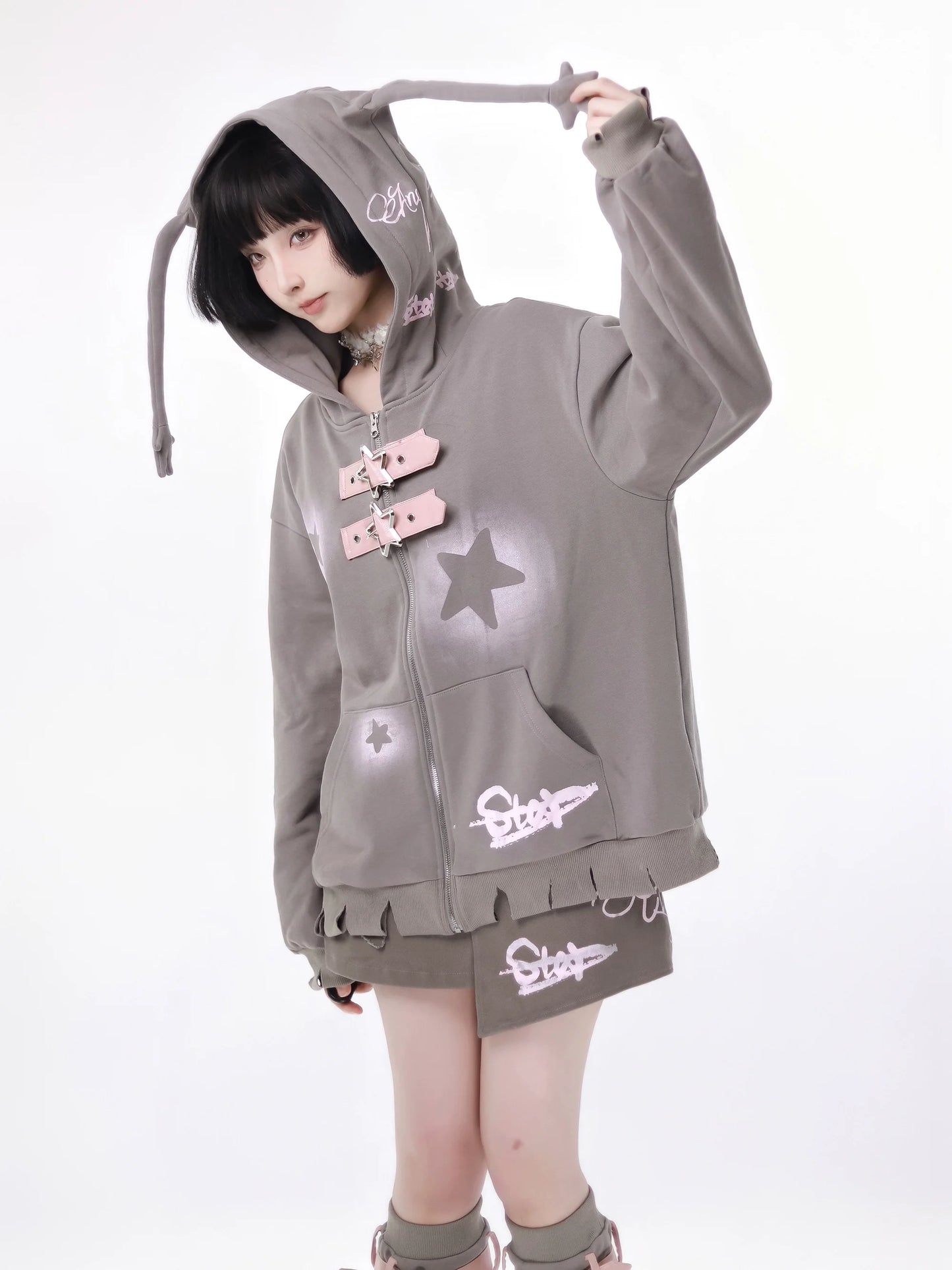 Star American Print Loose Zip Hoodie + Irregular Skirt + Leg Warmers
