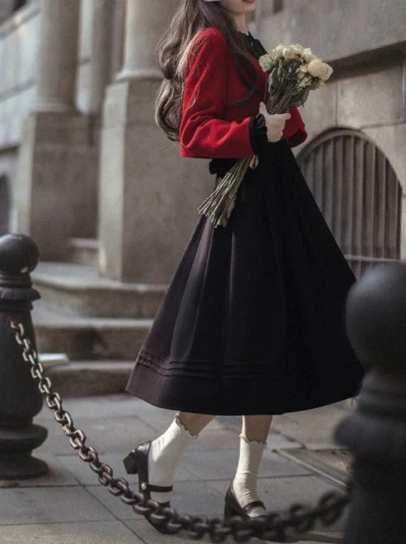 Veste lanterne rouge, manches de costume élégantes, volants, cravate, robe courte noire, ruban, rétro