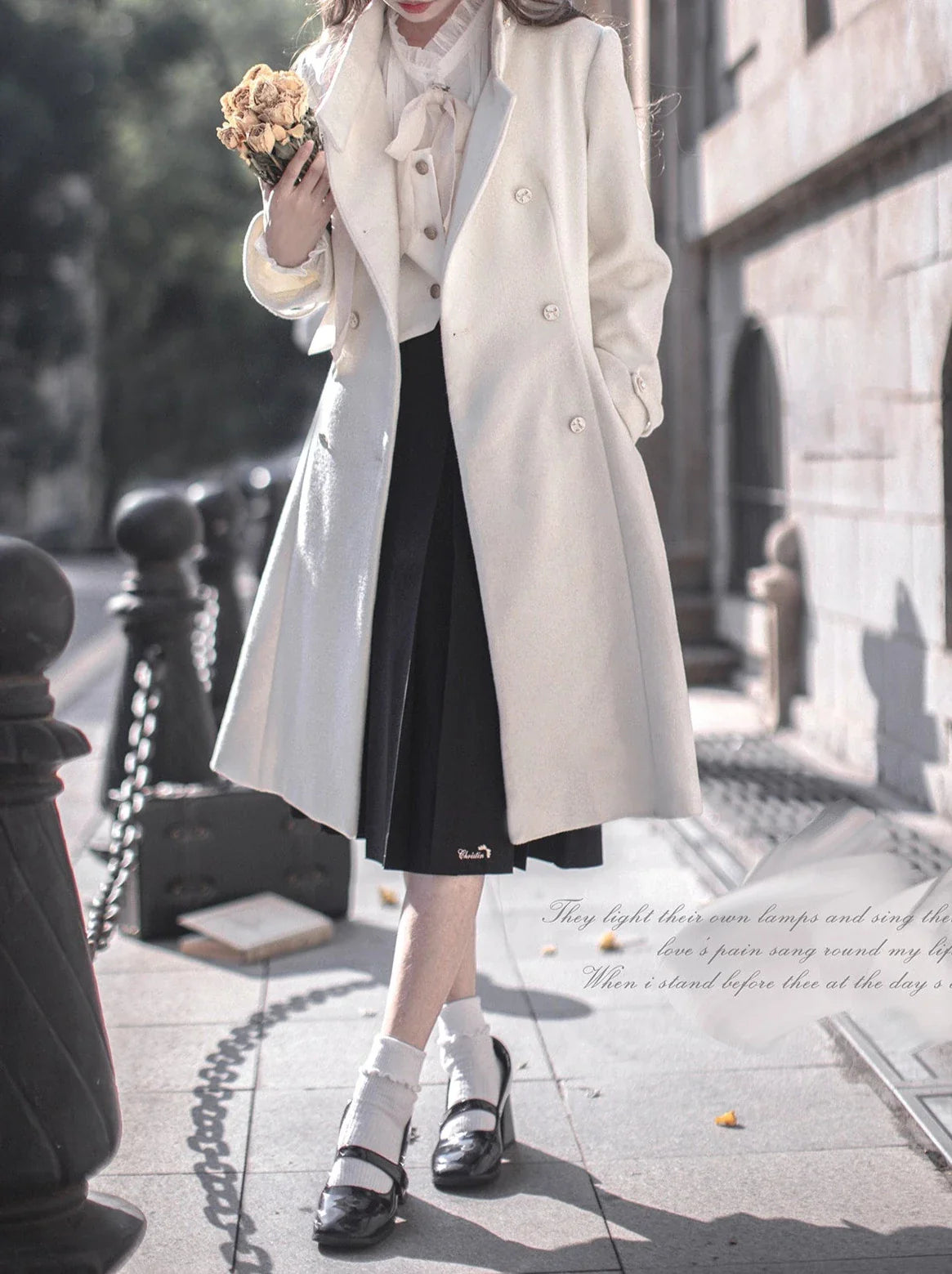 Manteau rétro élégant à double ruban et col boutonné en laine