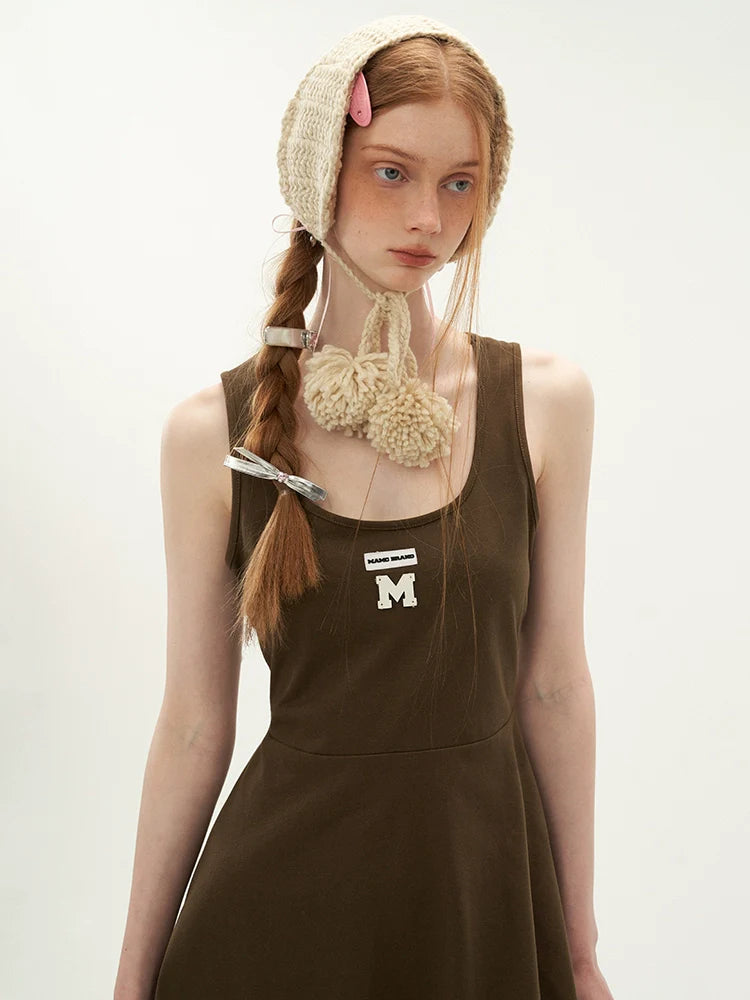 Robe style gilet à bretelles et col universitaire