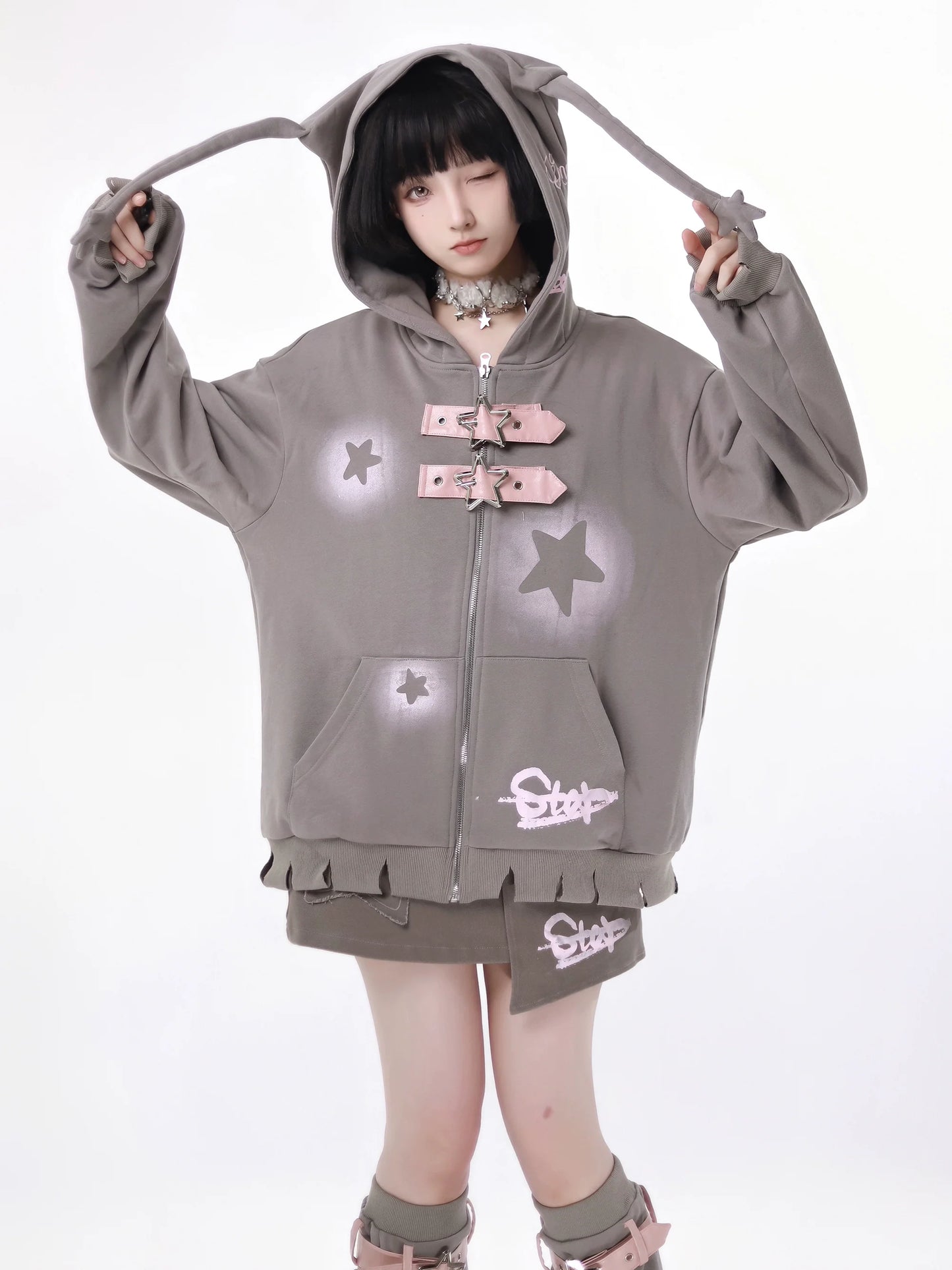 Star American Print Loose Zip Hoodie + Irregular Skirt + Leg Warmers