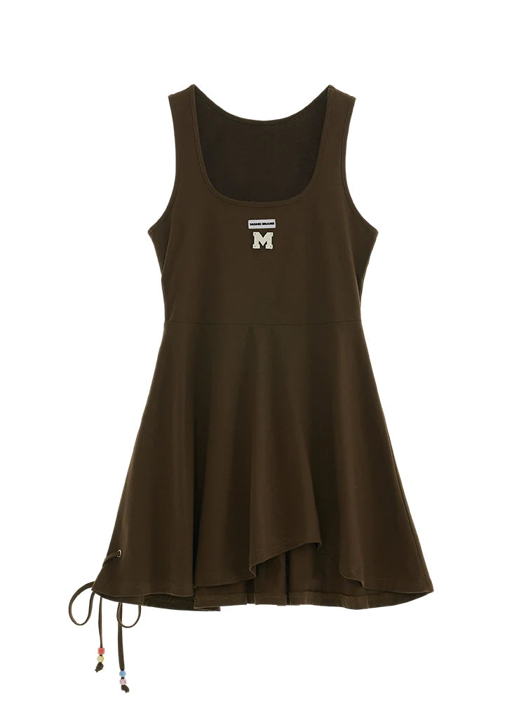 Robe style gilet à bretelles et col universitaire