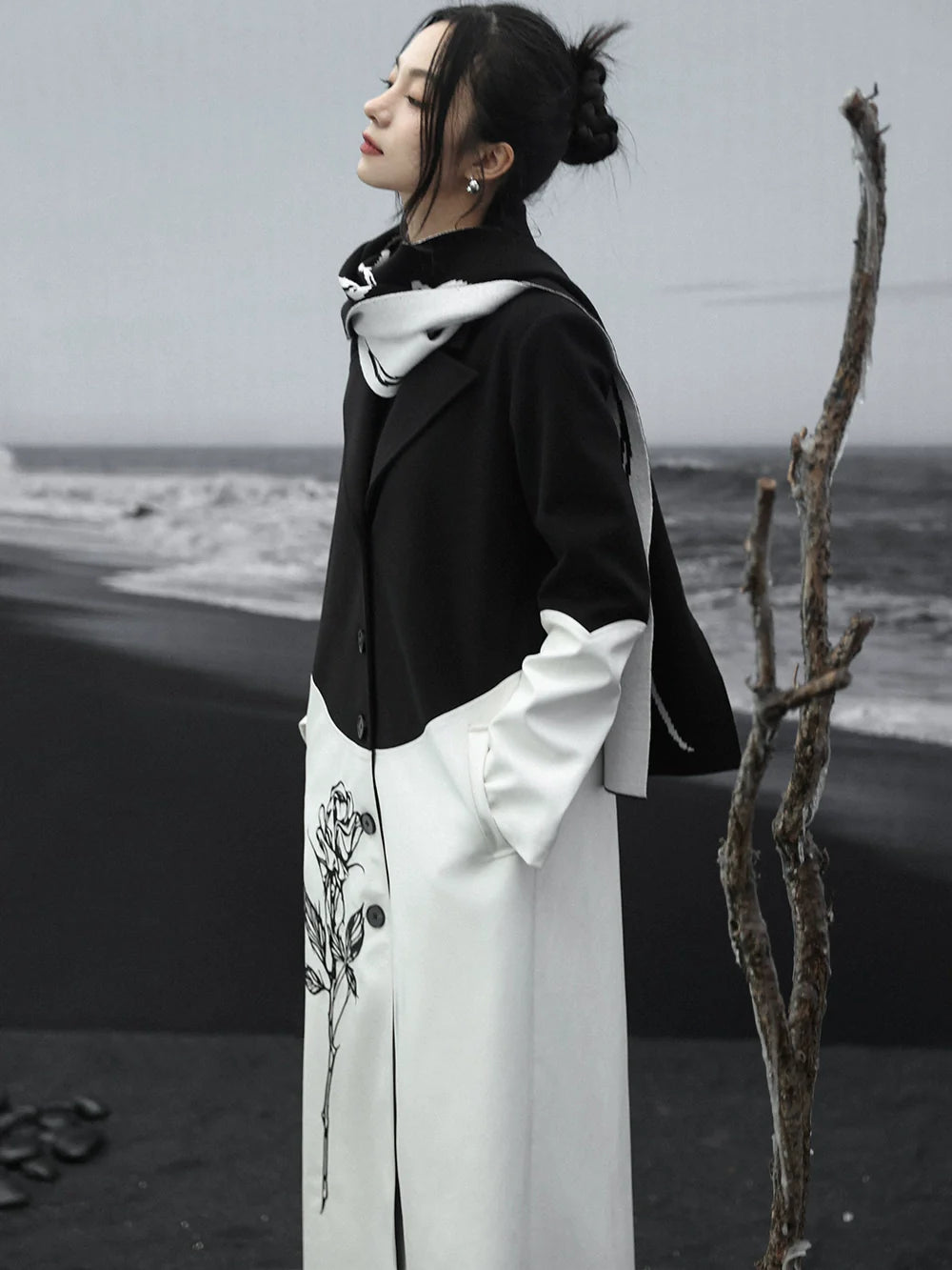 Scarf White Contrast Knit Black and Design Shawl