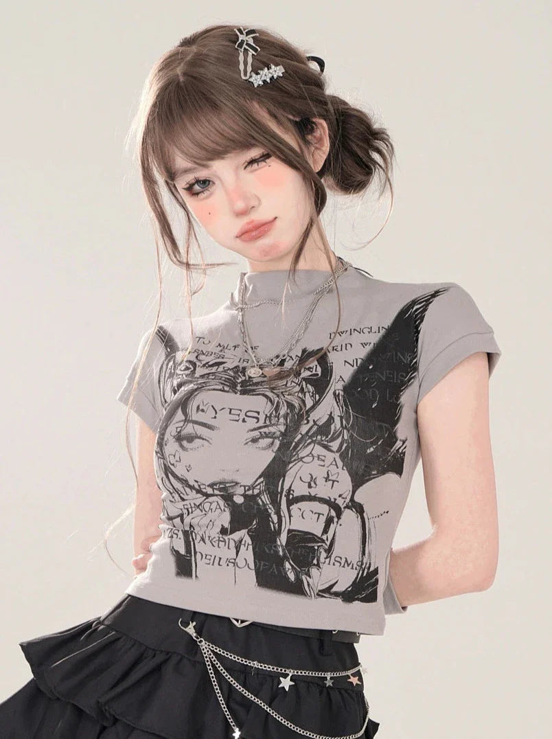Kurzer Rollkragenpullover + kleines T-Shirt mit grauem Globus-Illustrationsärmel