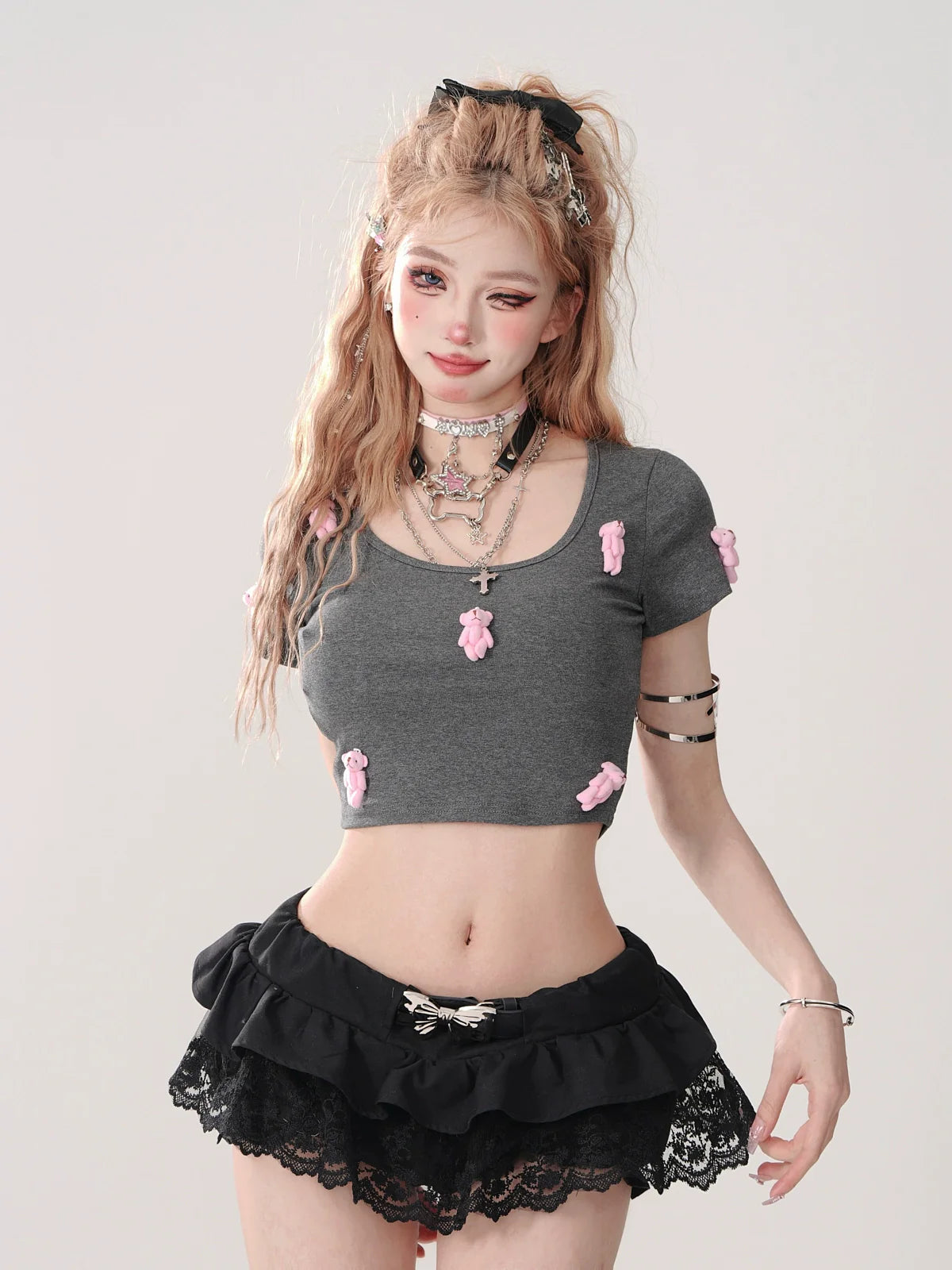 Short en dentelle noire avec ceinture et jupe romantique