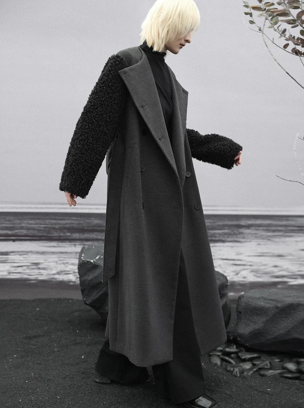 Manteau long en laine à épissures foncées