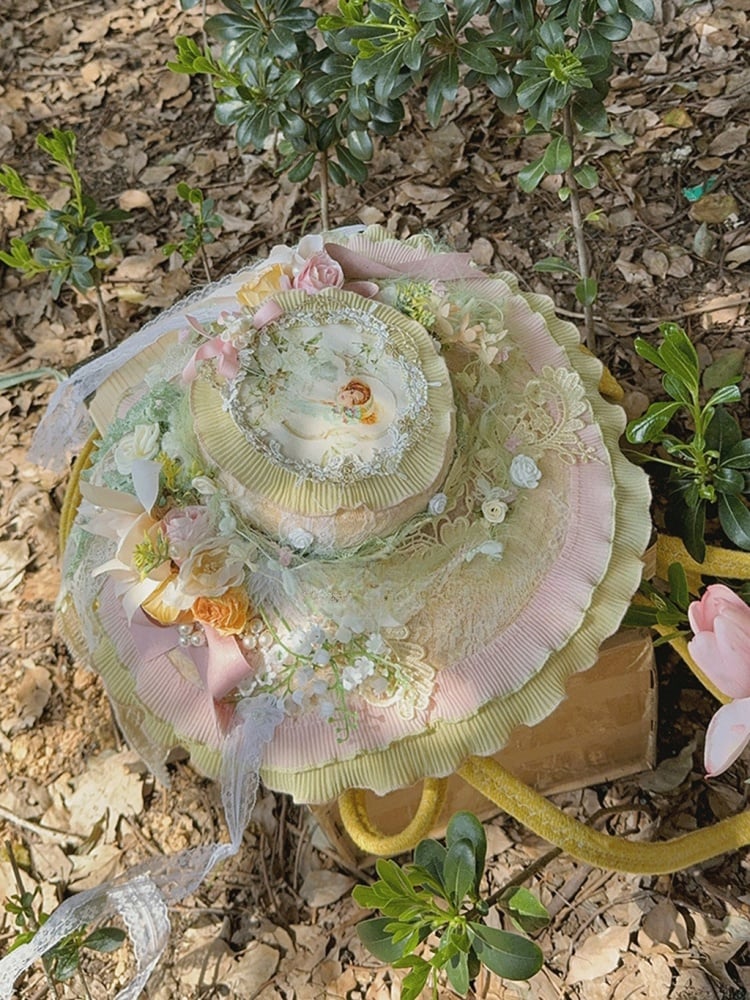 Lolita-Strohhut mit Blumenmuster und Federn