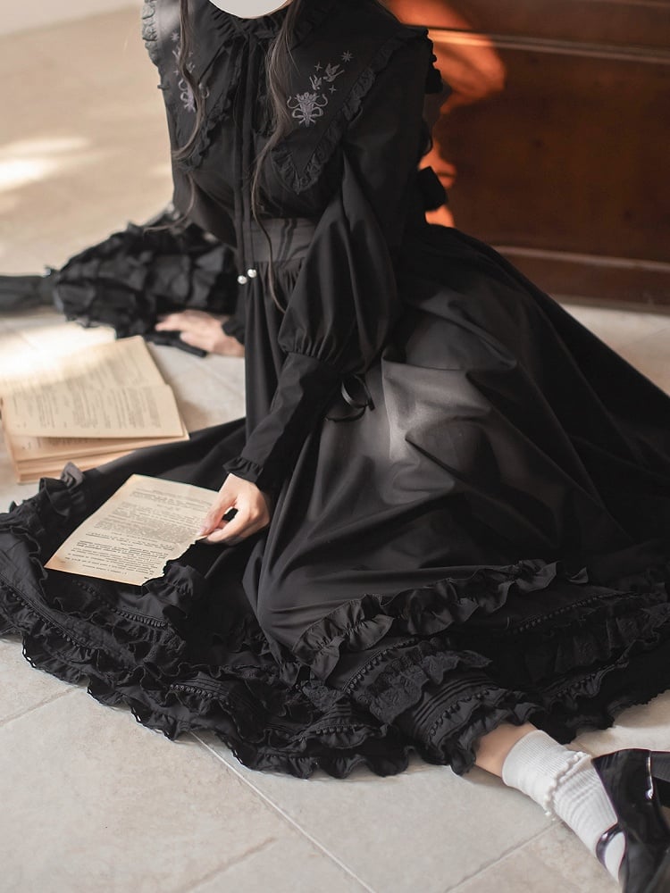 Blumenkragen, Vintage-Manschetten, Kleid mit Schnürärmeln, Hammelkeule mit schwarzer Stickerei