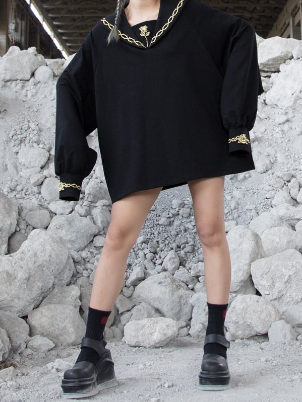 Goldschwarze Rose und Gothic Sailor Thorn Loose mit Kragenstickerei Sweatshirt
