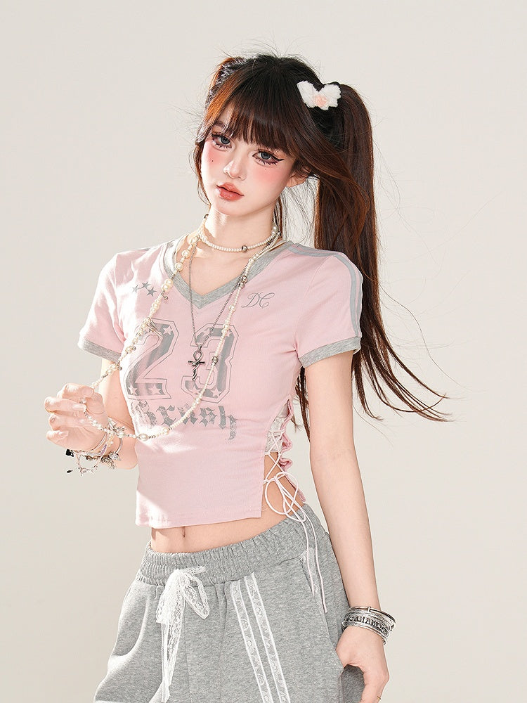 Side Glamorous Cropped T-shirt with Lace-up Print at Pink V-Neck Number Detail