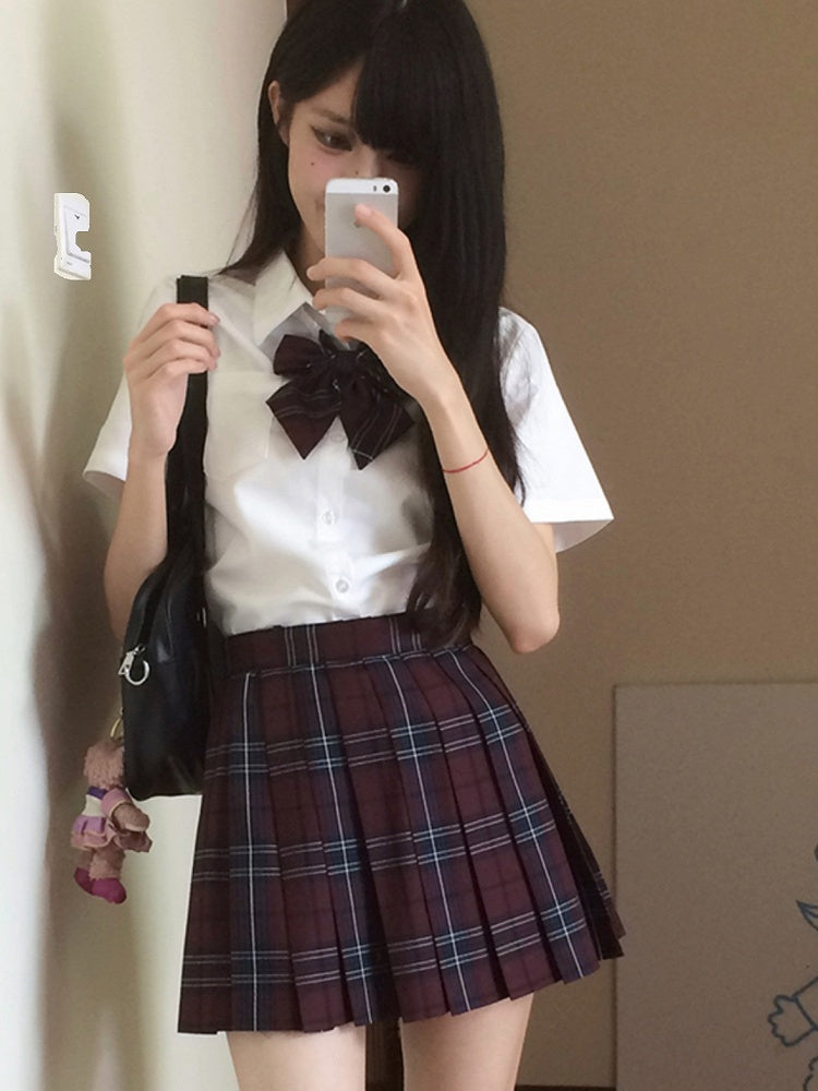 Kurzes Preppy-JK-Shirt im Stil der Uniform mit weißen Ärmeln