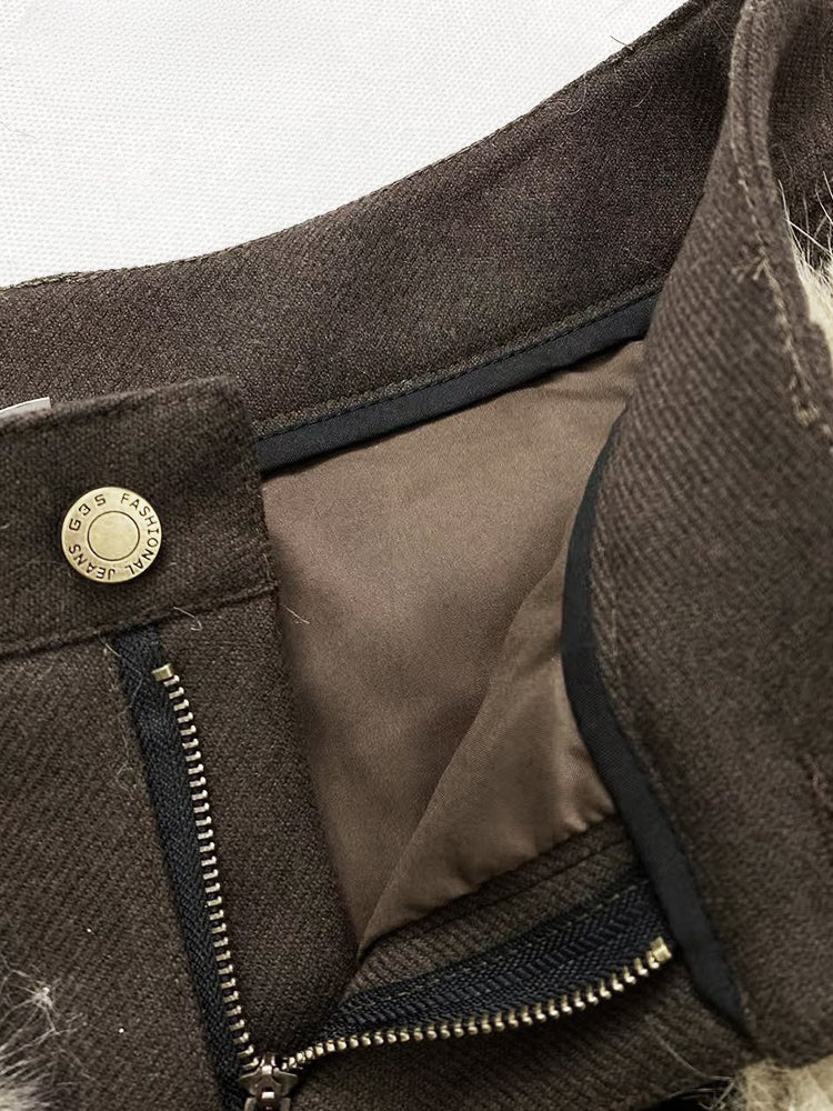 Kaffeefarbene Shorts mit gerollten Bündchen und Schnallendetail und zotteligem Besatz