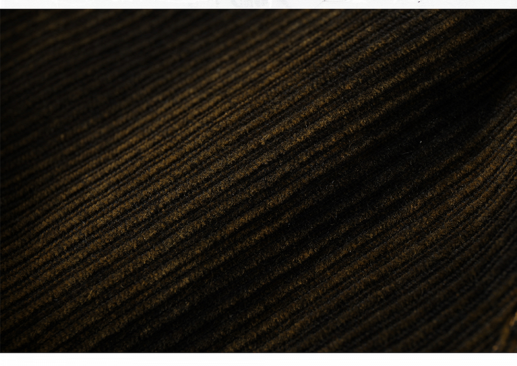 Cordshorts in Schwarz und Gelb mit Plüschbesatz