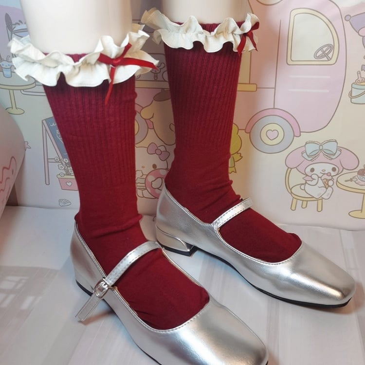 Schwarze Wadensocken mit süßer Schleife und Rüschenbündchen