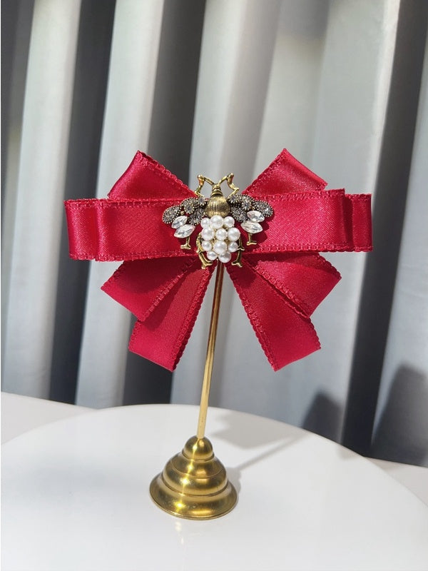 ラインストーンとビーズ付き蜂の蝶ネクタイ