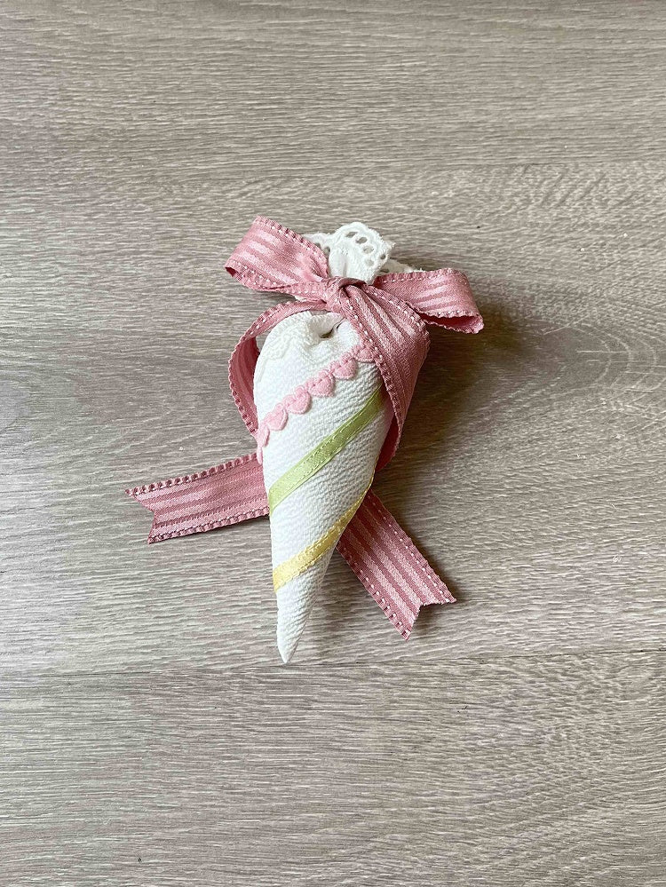 Bag Brooch Pastry