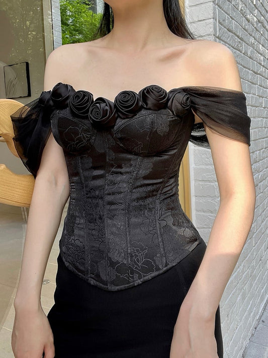 Schwarzes, mit Rosen verziertes, schulterfreies Korsett-Oberteil mit Stäbchenausschnitt