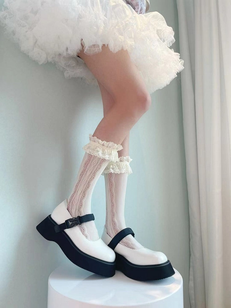 Weiß/Cremegelbe Wadensocken mit Spitzenbündchen und Rüschen