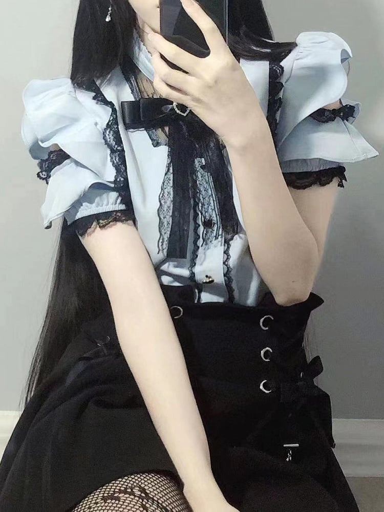 Jirai Kei Illusionsausschnitt Leichter Besatz Volant mit Bluse Spitze Flatterärmel Schwarz Blau