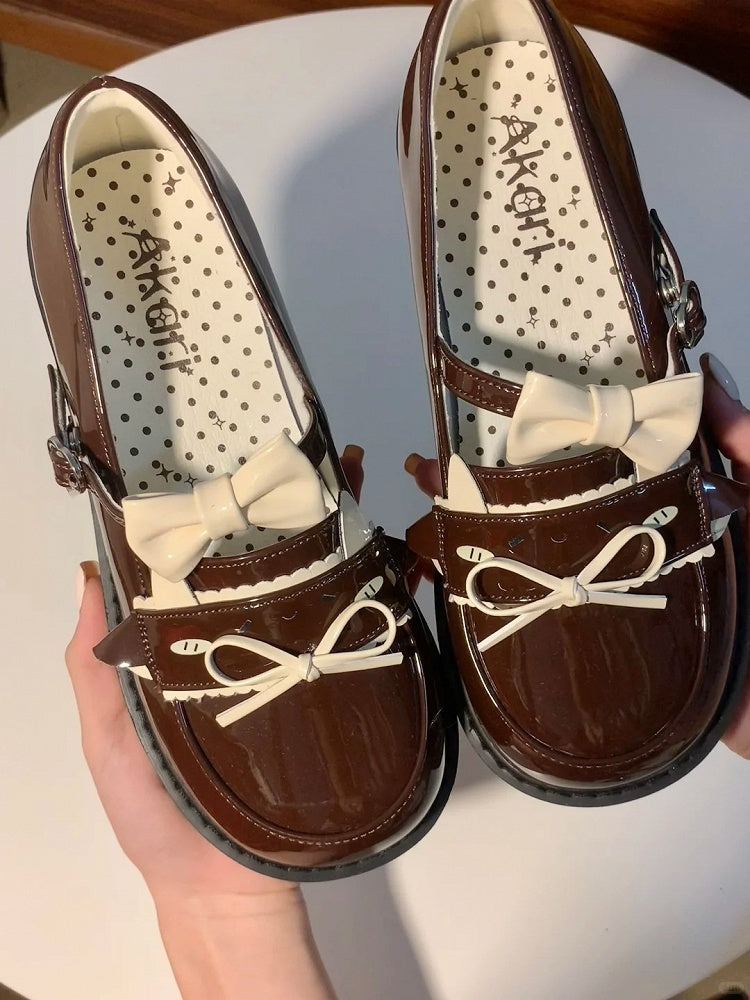 Niedriger Absatz mit braunem PU-Lammherz, benommener Schnalle und Schleifendetails, Schuhe JK Cute