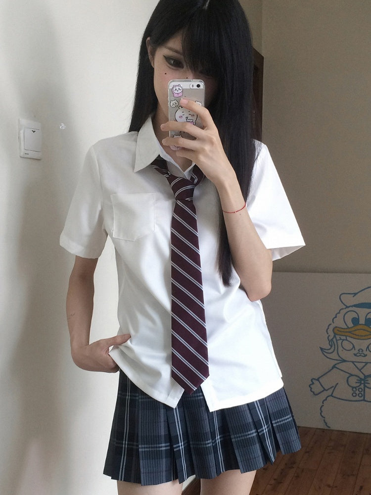 Kurzes Preppy-JK-Shirt im Stil der Uniform mit weißen Ärmeln