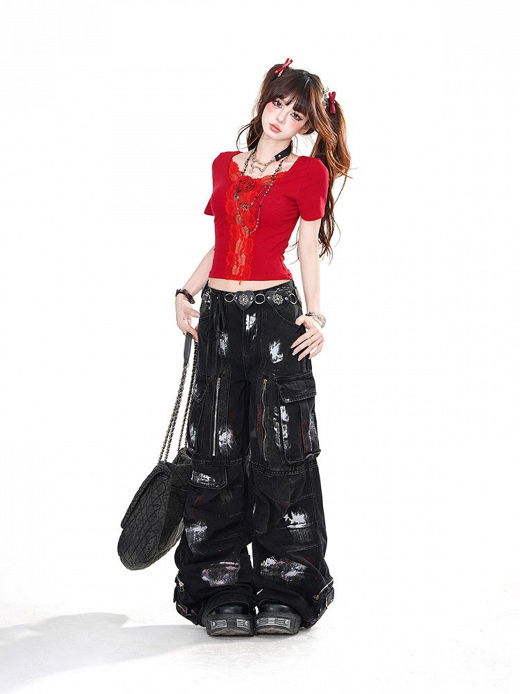 Schwarz/rotes, glamouröses kurzes Top mit Spitzenbesatz und Schmetterlingsausschnitt auf der Rückseite