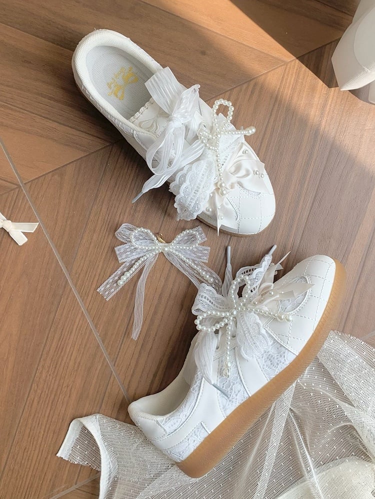 Krawatten Top Schnürung Weiße Sneakers Spitze an der Schleife Verzierte Vorderseite Perlen