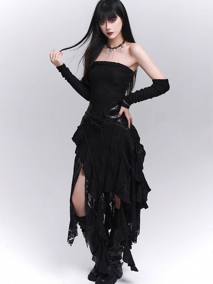 Asymmetrisches trägerloses Kleid mit schwarzen, frei fallenden Rüschen