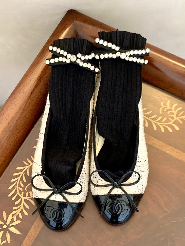 Schwarz/Milchweiße Wadensocken mit Strass-Schleife