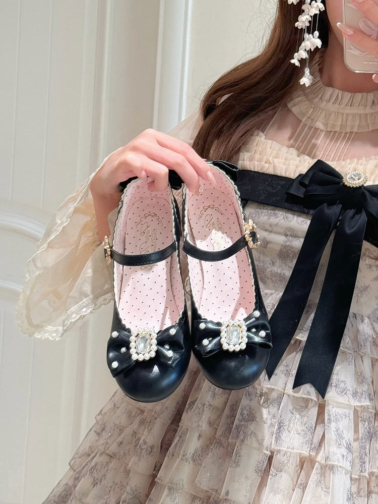 Janes und runde Lolita-Schuhe mit schwarzer Spitze und Perlendetails und Strassverzierung, Mary-Schleife