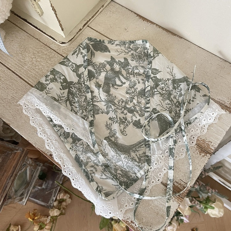 Dreieckiger Schal mit gewelltem Ösenbesatz und Blumenmuster