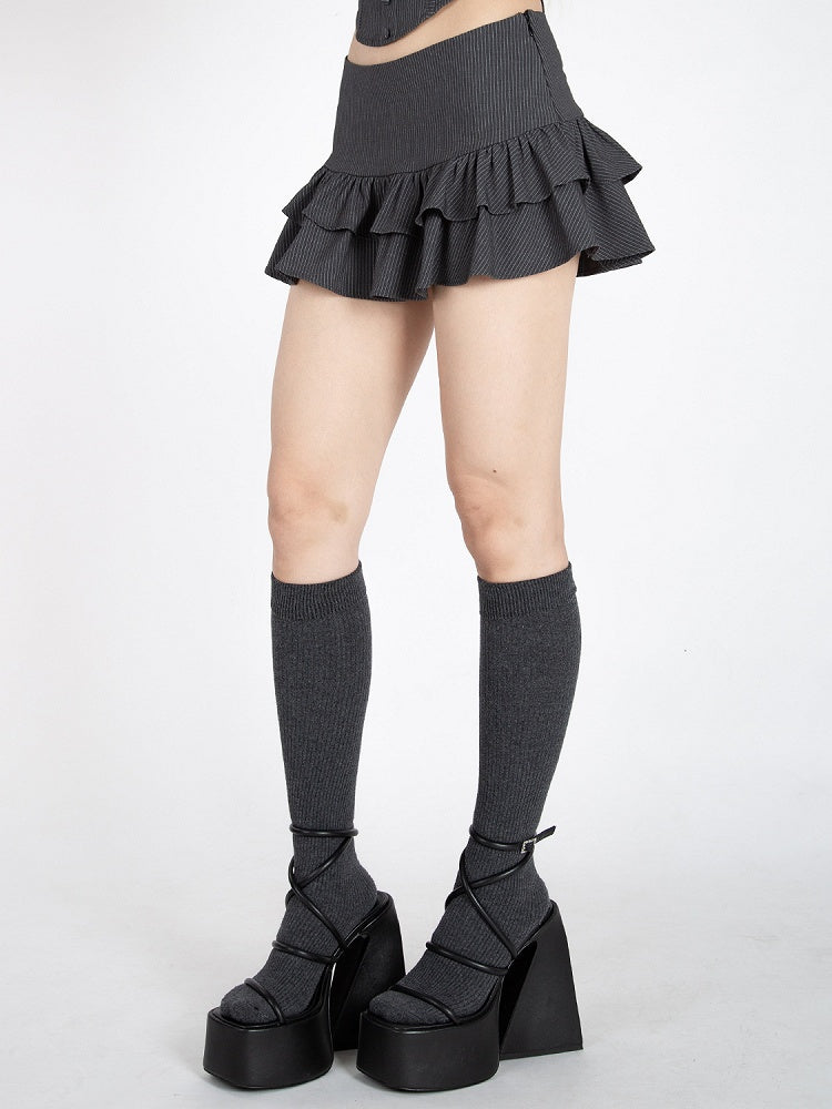 ダークグレーのストライプ柄、ローウエスト、ティアードフリル、グラマラスミニスカート