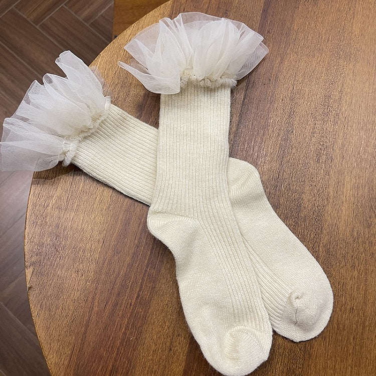 Chaussettes mollet blanches à bordure en dentelle douce