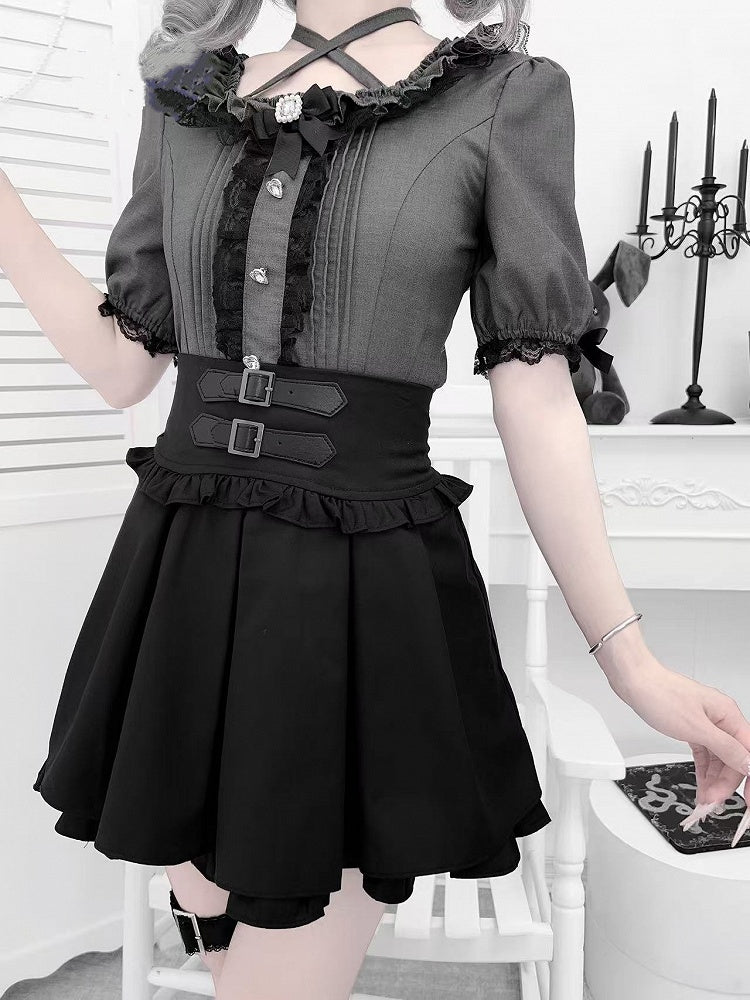 Herzförmiger Ausschnitt, Kei mit Strass, Falten, graue Details, Bluse im Jirai-Stil, quadratisch und