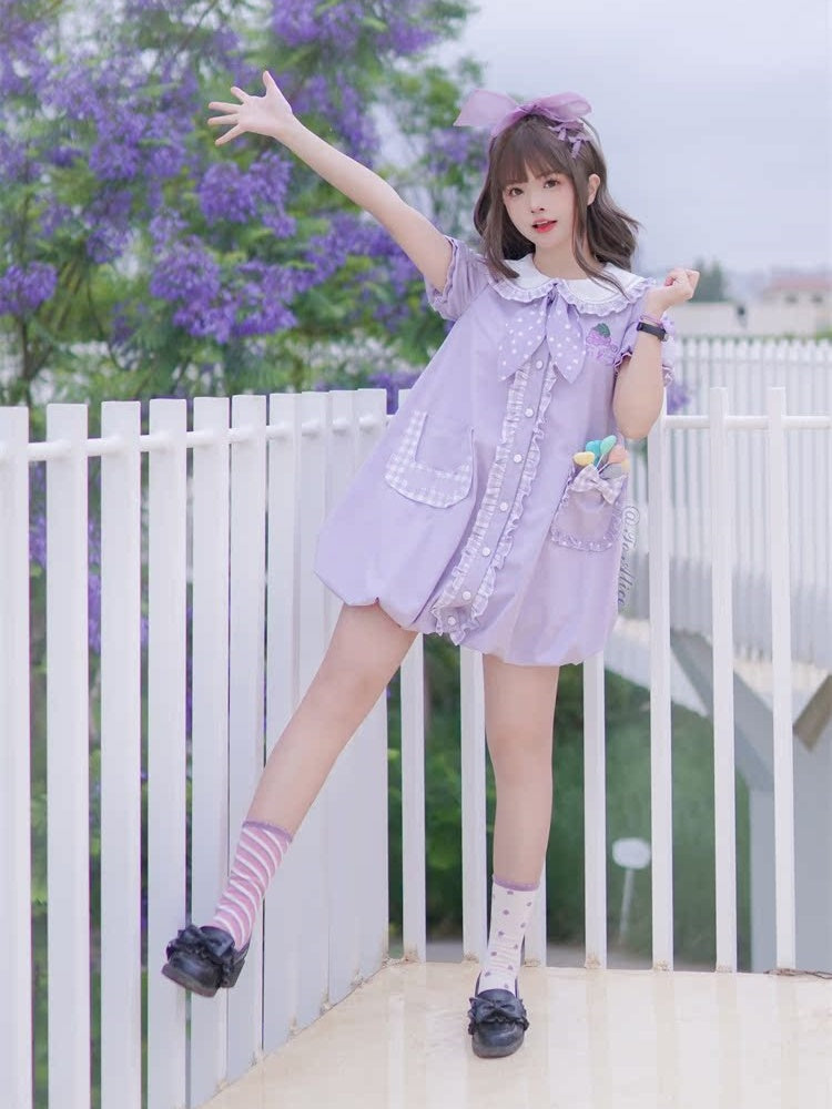 ライトパープルのピーターパンカラー、パフスリーブ、グレープバブルスカートドレス