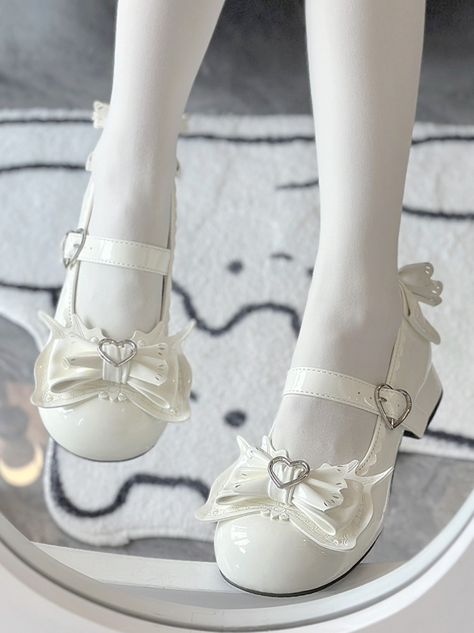 Süße Lolita-Mary-Janes in Milchweiß mit Schleife und Herzschnalle